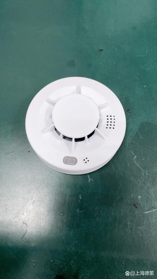 室外烟雾探测器的关键作用，守护家园，预防火灾